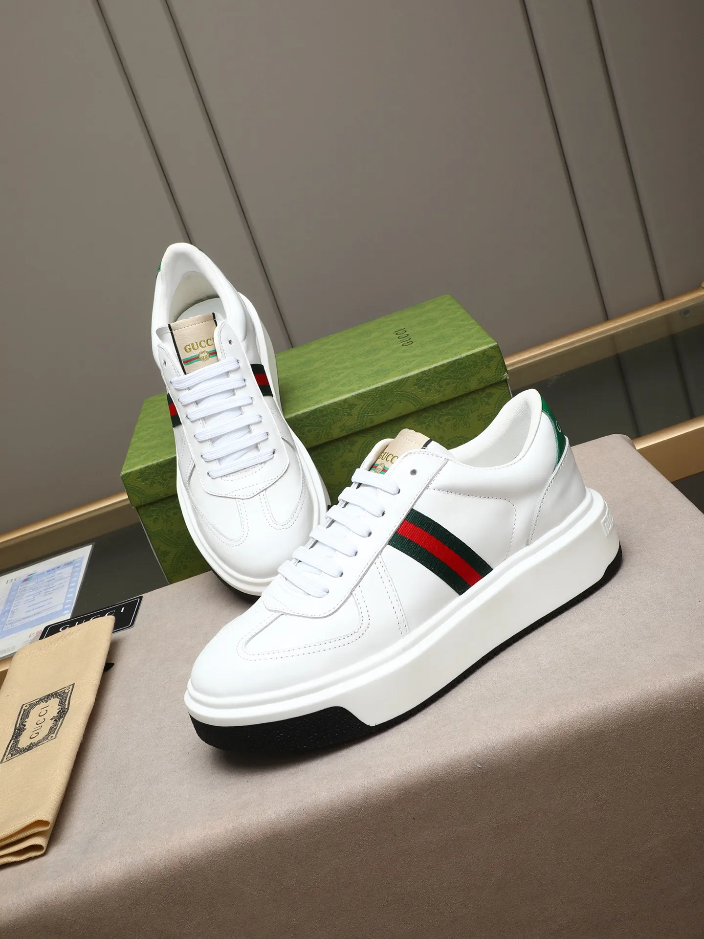 Men's shoes 💰480 New men's shoes GUCCI Fashion trend Made of first-layer calfskin ➕ washed sheep lining! The foot feels super comfortable and the workmanship is impeccable. Foam ultra-light outsole, size: 38-44 (45 customized) 4 colors to choose from!